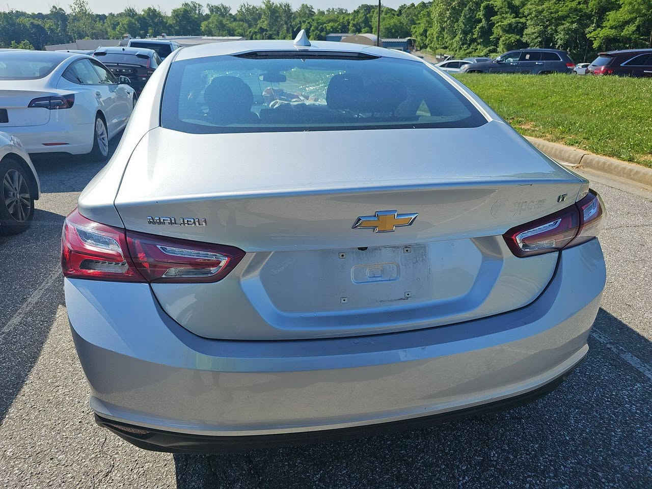 السلام عليكم للبيع ماليبو LTموديل 22اربيل تحويل ثاني يوم معروفه مواصفتها ماشيه 63الف كيلو بيها صبغ صفحه كلير من امريكا مكاني بغداد حي الجامعه ***********
