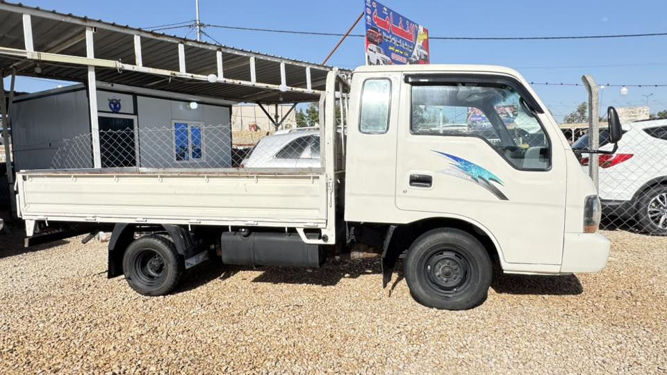 كيه ام عيون  موديل 2001 رقم نجف راعيه يمي يريد تحويل مكفوله من مكينه وكير وشاصي واكسن سياره نضيفه ما نقصه برغي تحويل ثاني يوم سعرهه 68 وبيه مجال بسيط مكاني كربلاء طويريج ***********
