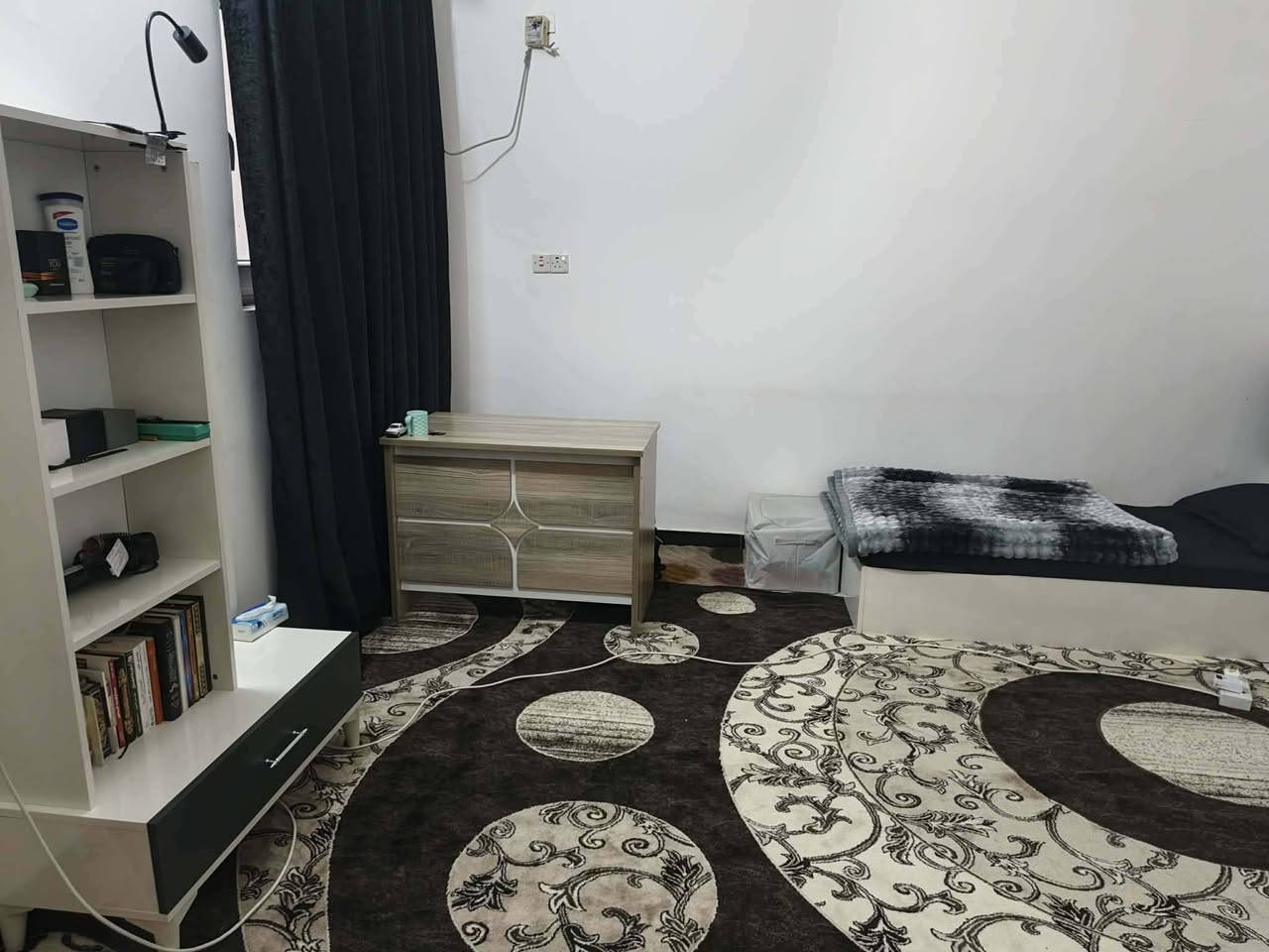 بيت طابو صرف للبيع 
طابقين بناء ٢٠٢٣
================

المساحة ٢١٤ متر  تشطيب راعي البيت 
========================

الموقع مجمع الدوح السكني 
قرب موقع حدادة الدوح القديم
====================
يتكون البيت من طابقين

الطابق الاول 
غرف عدد ٢
صالة 
مطبخ
براني
تهويات
صحيات داخلية وخارجية
طارمة واسعة
الطابق الثاني عگادة
غرفتين
وصالة
===========================
مطلوب للمصرف العقاري  ٨٨ مليون التسديد الشهري ٤٦٠ الف
ونقد بيد راعي البيت ٨٧ مع المجال

للاستفسار اكثر مراسلة الصفحة


**إذا كنت صاحب هذا الإعلان وتريد حذفه لأي سبب، رجاءا أرسل رسالة إلى الدعم الفني**