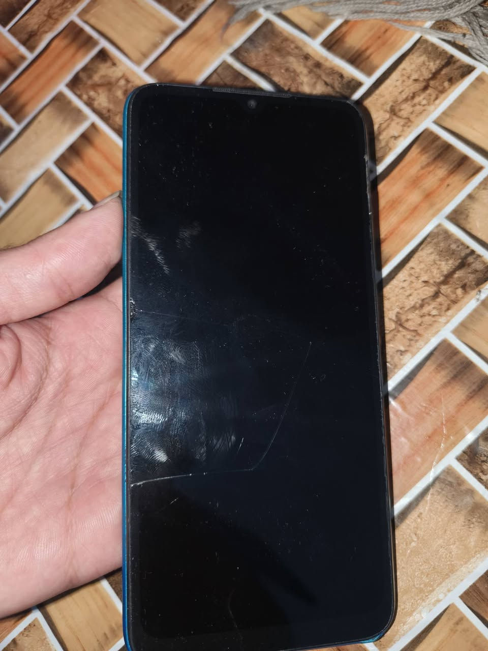 السلام عليكم
Redmi A9
ذاكرة 32
بي هاذ الفطر الي بلشاشة فقط 
السعر 65وبي مجال 
الرقم ‏‪***********‬‏
