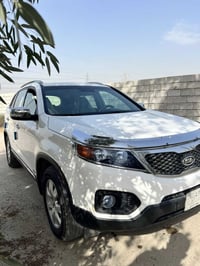 كيا سورنتو موديل 2013 امريكي بدون حادث بيها صبغ 4مكانات اثر تكشير  كير...