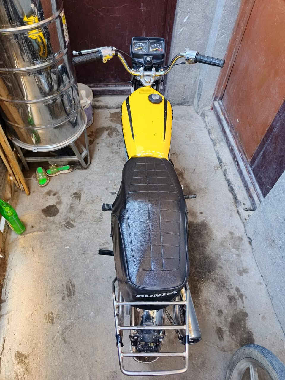 للبيع دراجه اربعه كير كلك كلك مكينه نامه 
السعر 350وبيه مجال 
مكاني الميلاد مقابيل الدره 
***********:لتواصل
