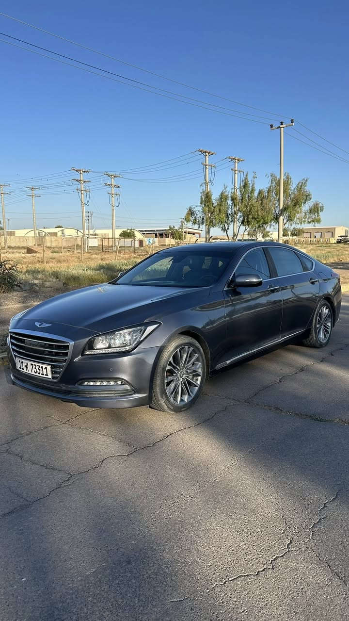 2015 g80
باسمي 
ما بيها حادث بس بيها صبغ بدون معجون وبيها بارديين
*********** 
حلة
