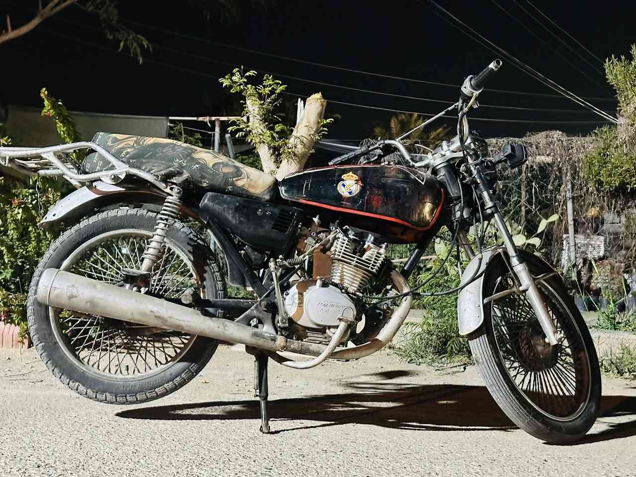 دراجه يراني للبيع اربعه كير
سعر 150
وبيها مجال 
مكاني خان بني سعد


**إذا كنت صاحب هذا الإعلان وتريد حذفه لأي سبب، رجاءا أرسل رسالة إلى الدعم الفني**