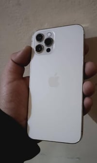 آيفون ١٢ برو • ١٢٨ • بطارية ٧٧