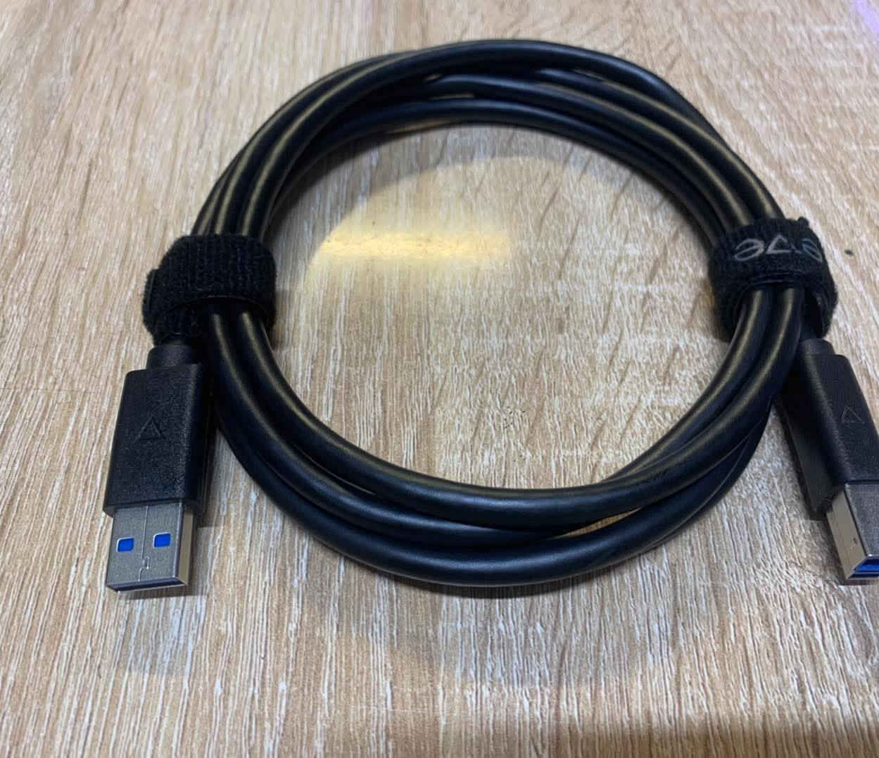 كيبل متوافق مع الاجهزة موضحة بالصور 
سعر القطعة الف دينار موجود كمية


**إذا كنت صاحب هذا الإعلان وتريد حذفه لأي سبب، رجاءا أرسل رسالة إلى الدعم الفني**