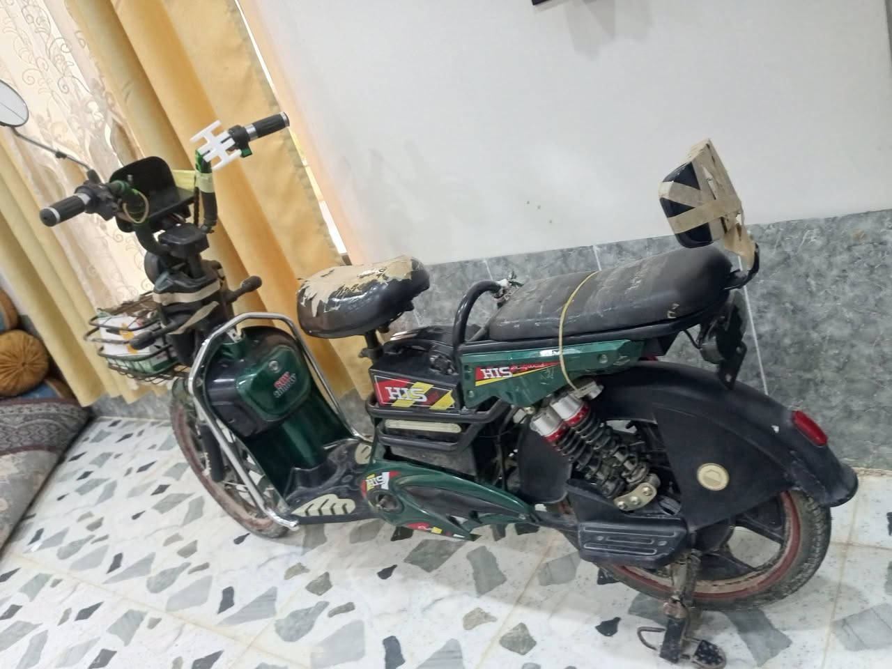 سلام عليكم بايسكل شحن للبيع البايسكل شقال
المواصفات 

بطاريات جدد

التأيرات جدد والكشانه زينات شوف العين

بلوتوث ديجي 

السرعه 99 اربع تبديلات 

السعر 250وبي مجال المكان الحويجه 
اتصال عله الرقم ***********
