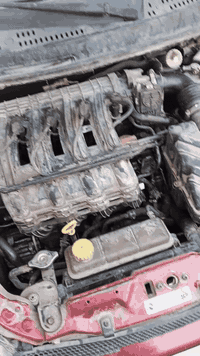 السلام عليكم ورحمه الله وبركاته الإخوة الطيبين مستمرين بلعمل تجفيت وصيانة كافة أنواع المحركات التيكو مع ضمان العمل التجفيت 6اشهر بستم ياباني رنك كوري أمريكي ياباني 
احب انوة فد شغلة اليوم عن التجفيت من انجفت سيارة ماكو شي بلمحرك ما يتبدل كلشي جديد يرجع وكالة واضبط الغراض الأصلية التنشد والله اضبط من الف محرك بحيث تمشي ال2000على دهن شرط اجر القطرة اصفر شغل مضبوط 
اما تريد تلزك وادور ابو ب500وال600كبل أكلك اشتري مكينة 
ما اشتغل هيج شغل 
واني اليوم العالم تعرف شنو شغلي وعملي ما اخرب عملي 
على كم واحد 
والله تجي سيارات مهجومة براغي مسولكة شغل مو صحيح 
انوب الموديل الجديد يضرب الكازكيت سليكون ويشد هههههههههههه 😂 اول مرة اشوف هيج شغل 
وخابصينا الكازكيت الحديد انت تدري الكازكيت الحديد شنو تأثيره راح يجي هسة فيلسوف يعلق الكازكيت الحديد المضرة مالتة اذا حمت السيارة كبل يعوج سلندر وكور بلوجة 
والشغلة الثانية ادوانز آلة محسن 
هاي الحديد 
أما الازبسزت المغلون بالحديد الاصلي هاي لو تحمة مرتين يتحمل ليش بي عازل حراري بين السلندر والكور وحتى من يضرب بس هو تبدلة يعني تاثيره على محرك قليل أما الحديد لا مباشر يعوج سلندر والكور الوجة 
اني من احجي الك والمصلحتك 
أما المحركات اني ماعندي اي علم بيهن هي ركية لو حمرة لو بيضة 
اني احجي اختصاص 
محرك التيكو قوي يتحمل اقوى الضروف والله اني عن تجربتي اقوى محرك  اقوة من الكوري والياباني ليش 
يتحمل دهن مو زين دهن تجاري أما الكوري أو الياباني بس ادير دهن مو زين كبل يتفلش لو يصير بي صوت بنفس الوقت هاي مقارنة
والكل الفيترية تعرف 
أما كير التيكو نحجي ميكانيكي كير قوي اربع نمر 
بس اهم شي كل 60الف يتبدل الدهن تحافض علية 
أما تتركة تهملة أهنأ دكوم جوزة الضغط وراها جوزات هاي سبب الإهمال
أما الكهربائي يعتبر كير عادي فقط إضافة منضومة والعطل 
اليصير هو الماطور ما يسوي إدامة يخلي وسخ وينترس دهن وتراب وطين يكوم يحمى ينتهي الماطور من يحمى يحرك الدهن اول ما تعطل الطوبة بوستر ليش هي جوب الحرارة تأثر عليها أو عدم تبديل دهن المنظومة هاي كل 6اشهر يتبدل  دهن الها لانهو لزوجة الدهن تنتهي 
اني اليوم من احجي شي هاي كل دول العالم عدهم شركات تأمين وصيانة احنة أهنأ بلعراق ماكو 
حتى اذا صارت شركة ياخذون أجور العاملين والغراض عالية 
يعني اكبر زبون يطفر بسبب الغلى 
وكثير من الأمور تجي واني اليوم اشتغل كلشي 
واهل السيارات التيكو الاشوفة الأكثرية ما يهتم بلسيارة يحب يضرب كير ويطلع 
واذا جرت عدل يعوفها بحيث الجوينات تيبس عدم صيانة 
ومن يصير عطل كلها تطلع علية اجر ليش لانهو ماكو إدامة 
اني اذب أكثر الإهمال على صاحب السيارة 70بلمية 
لانهو عدم تنضيف السيارة المحرك غسل إدامة متابعة الدهون كير محرك نوزلات جويتر بلكات وفحص كلشي هاي أكثر شي مهمول ومن يصير عطل تلاص علية 
اليوم احب انوة الكم مع تحياتي للجميع 😘 وهاي الي وان اني راح اشتغلها بس اكمل السيارات العلي بس ليش كلها تتطافر منها هههههههههههه 😂 
اخواني اي احد يحتاج شي مساعدة رقمي موجود ***********
