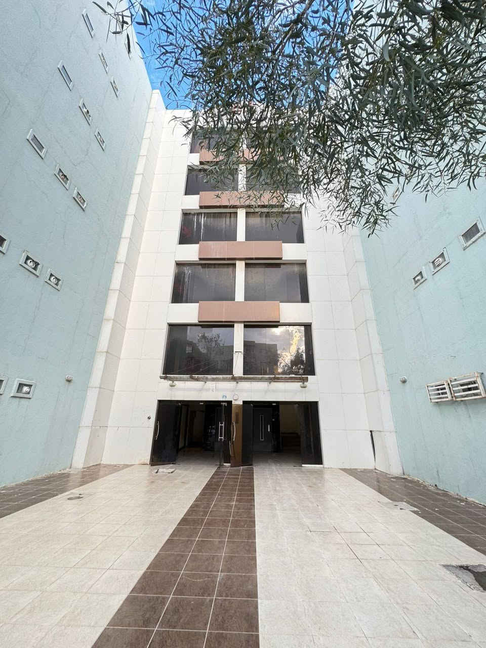 #شقة للبيع في_ مجمع شاهان ستي #
مساحة ١٢٨ متر 
يتكون من ( غرفتين نوم - صالة - مطبخ - صحيات ) 

متوفر به جميع الخدمات ( ماء - كهرباء - سكويرتي - اسواق - مسجد - مدارس - ملعب )
￼⁨للمعلومات  - اكثر
***********
***********
شركة باغى لاوان للاستثمار العقاري في اربيل
———————————————
#شووقه بؤ فروشتن له كومه_لگاى شاهان ستى#
رووبه رى 128 متر
پيكهاتووه 2 ژوورى نوستن - ژوورى پشوازى- مطبخ- حمام و تواليت-

***********
***********
⁩
# بغداد# موصل# كربلاء# اربيل# بصره# نجف# صلاحالدين# كركوك# سليمانى# دهوك# العام‎# المانيا# هولندا# لندن# تركيا# عمان#
