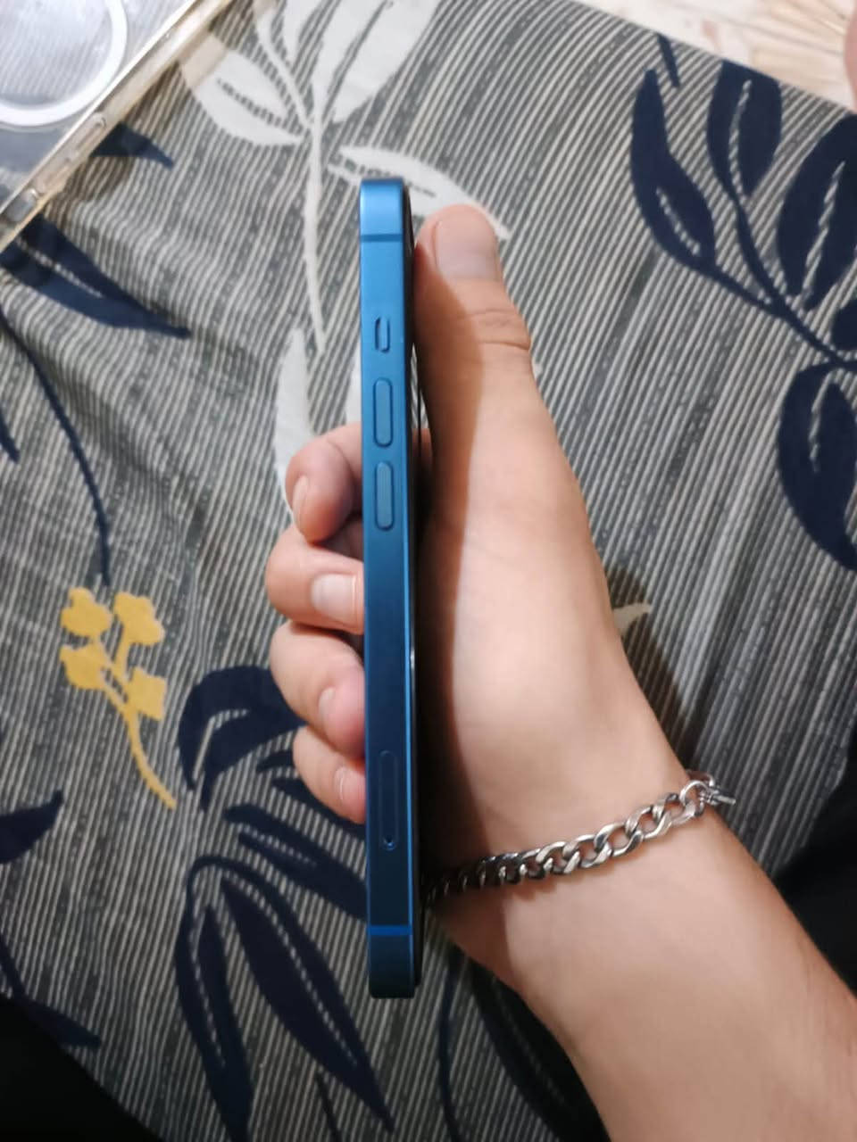 سلام عليكم شباب آيفون 13 عادي ذاكره 128 شرط فول نضافه شرط ما مفتوح   بطاريه نازله بس شحنه زين السعر 390هاذه رقمي ***********
