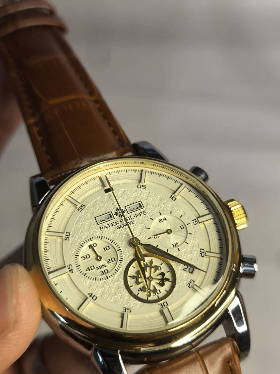 ساعة باتك فلب PATEK PHILIPPE 

تحفة فنية 
لرجال الاعمال والمحبي الرسمي
مكينة كوارتز ( نظام ستوبوج) جميع السناتر شغاله 
هيكل يتانلس ستيل والطوق روز كولد
ميناء مميزة وارقام لامينوس مزودة بمنفذ تاريخ واسبوعي (عربي+انكليزي)
زجاج زفير مزرق ضد الخدش
مقاومة الماء والغبار 
 قفل فراشة 
ساعة مختمة بالكامل

السعر :- 40 ع اول تم 
للحجز والاستفسار يرجى مراسلة الصفحه


**إذا كنت صاحب هذا الإعلان وتريد حذفه لأي سبب، رجاءا أرسل رسالة إلى الدعم الفني**