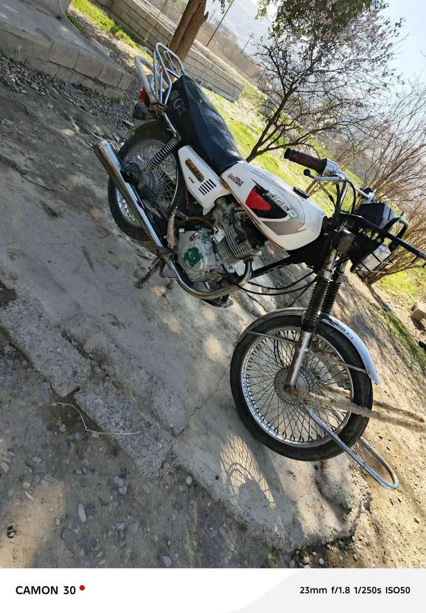 السلام عليكم للبيع تايگر 4 گير موديل 2020
نضيف حيل محركو ناعم حيل امبدل ولفات فقط 
كلو شغال مال جنايه عايزو بس كتف شحن وقراص 
وهذان مايكلفن مابي لا صرف ولا بخار  بس متوازي عل بيعتو
السعر 315 وبي مجال بسيط 
*********** اتصل وتدلل
