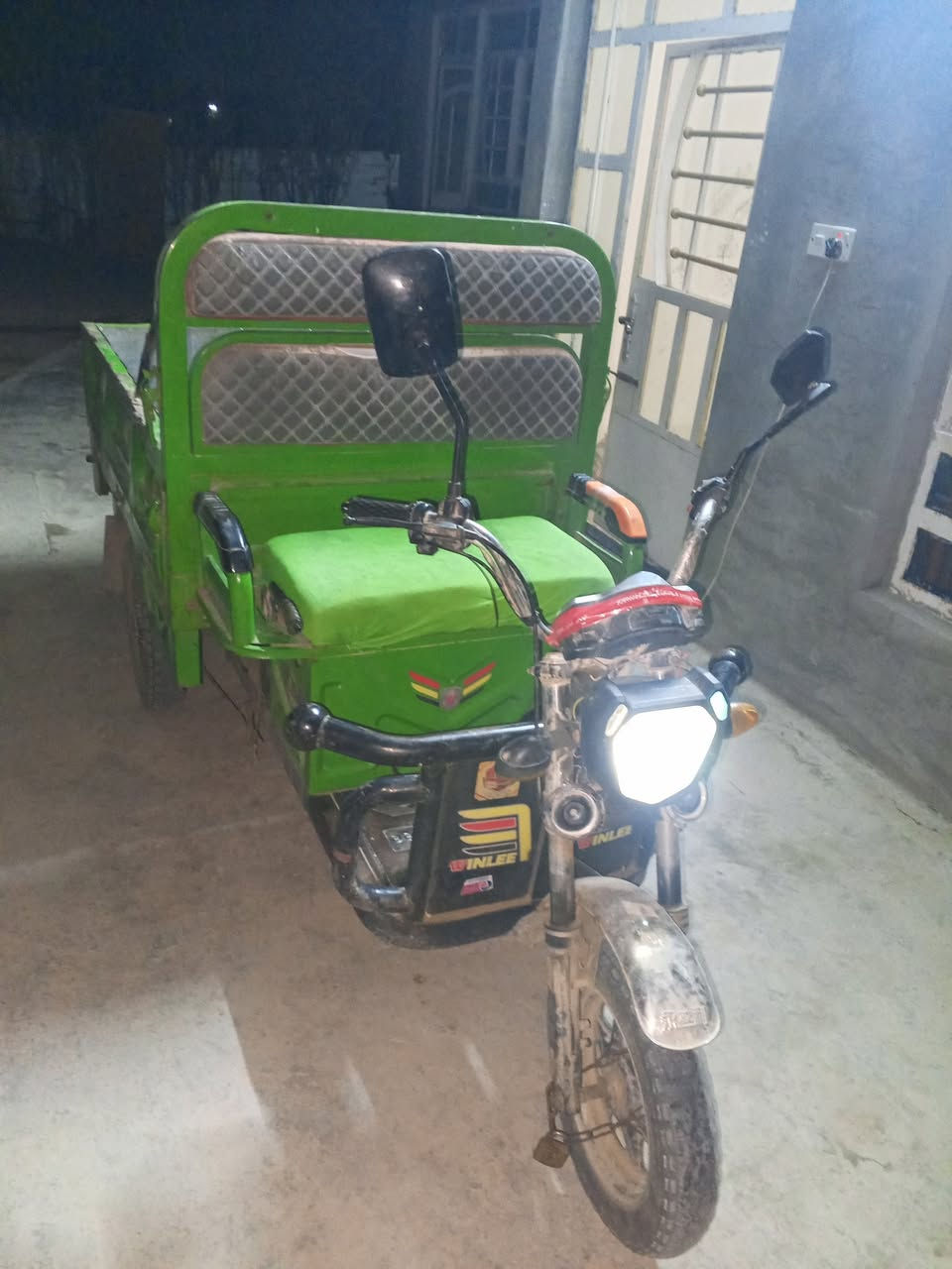 السلام عليكم    ستوته شحن البيع نضيفه فول بطاريات فول جاهزه من كلشي   المكان الكرمه داخل السور   الهاتف ***********
