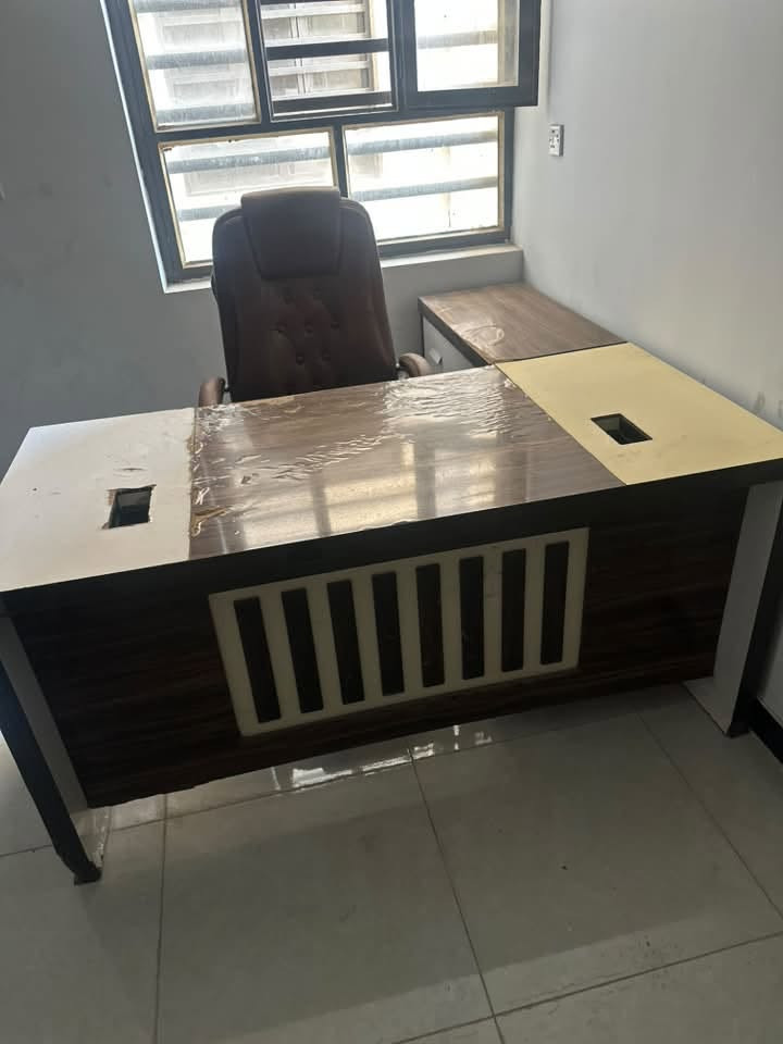 اثاث معهد للبيع مكانهم بغداد / كفاءات السيدية 
الرحلات ٣٠ رحلة السعر نهائي عشرين الف 
ميز ادارة ٣ قطع قياس ١٤٠ سم سعر ١٠٠ الف قفل 
مكتبة ٣ قطع سعر القطعة ١٢٥ الف 
لوكر ١٥ خانة السعر ٧٥ الف 
لوكر ٦ خانات السعر ٢٥ الف 
للمعلومات ***********
