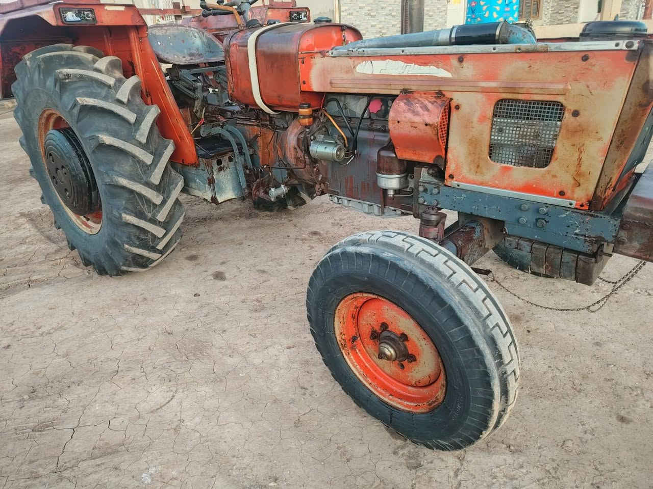 السلام عليكم عنتر للبيع موديل 90 فووول جاهز مجهز طخم تاير رقم مسطره لاستفسار الاتصال ***********
