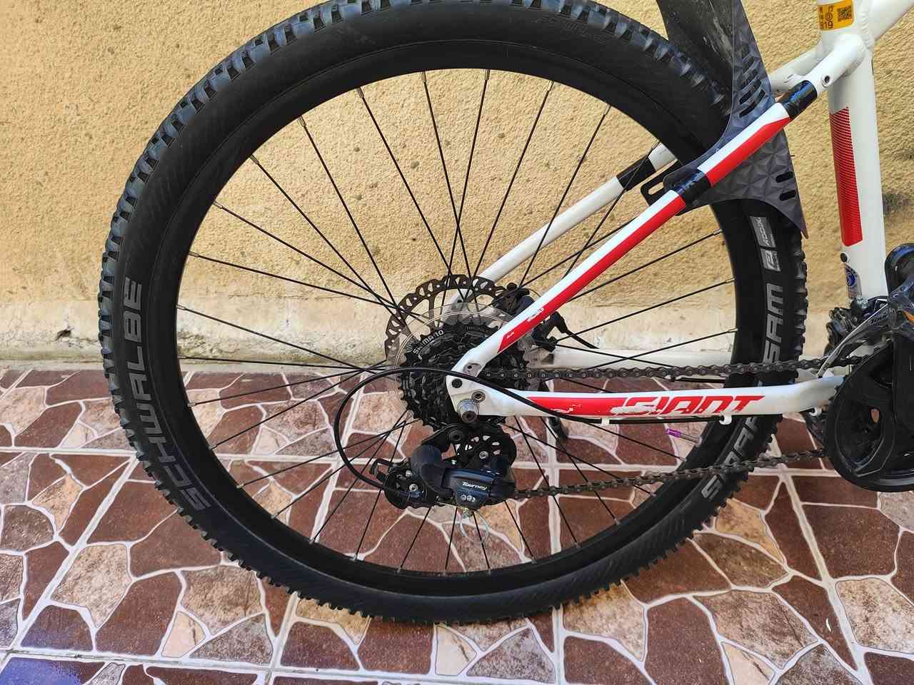 🚴‍♂️ للبيع بايسكل جاينت ATX 🔥

السلام عليكم 🙋‍♂️
فرصة حلوة للي يدور بايسكل عملي ونظيف 👌

🔹 النوع: جاينت ATX
🔹 القياس: 26 (سايز S)
🔹 السستم: شيمانو تورني – تبديل ناعم وأداء ممتاز
🔹 التايرات:
  ▪️ خلفي شوالبي (ثبات قوي وجودة عالية)
  ▪️ أمامي CST

🔹 البايسكل نظيف جداً وما بي أي نقص
🔹 جاهز للاستخدام مباشرة بدون أي صرف 💯

💰 السعر: 280 (قابل للنقاش للجادين)
📍 الموقع: حي الجهاد – بغداد

للجادين فقط، راسلني خاص 📩


**إذا كنت صاحب هذا الإعلان وتريد حذفه لأي سبب، رجاءا أرسل رسالة إلى الدعم الفني**