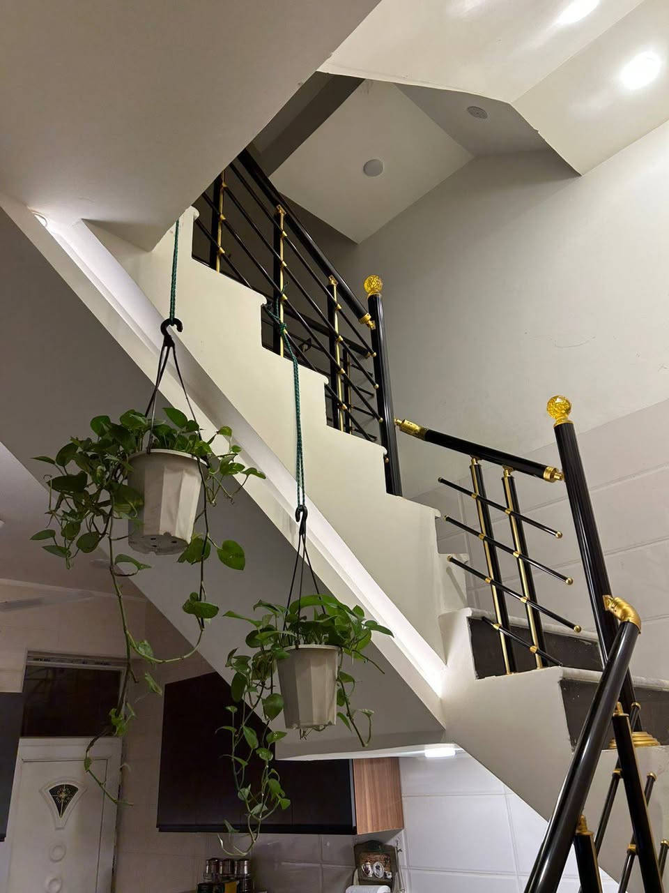 للبيع للبيع
فرصه استثماريه لا تعوض
وبسعر مناسب بناء ٢٠٢٥
بيت ٨٠ متر في منطقه الاساتذه الشارقه موقع مميز وهدوء بناء حديث متكون من ٤ غرف نوم وستقبال ومطبخ ومناور وحمامات ارضيته مرمر حالين بي مؤجر قبل شهرين ساكن بي مؤجر ٨٠٠ الف اليشتري ايريده بي مؤمر او فارغ للاستفسار
اتصل على الرقم *********** ويوجد واتساب
*********** ويوجد واتساب
مكتب الرافد للوساطة العقارية
