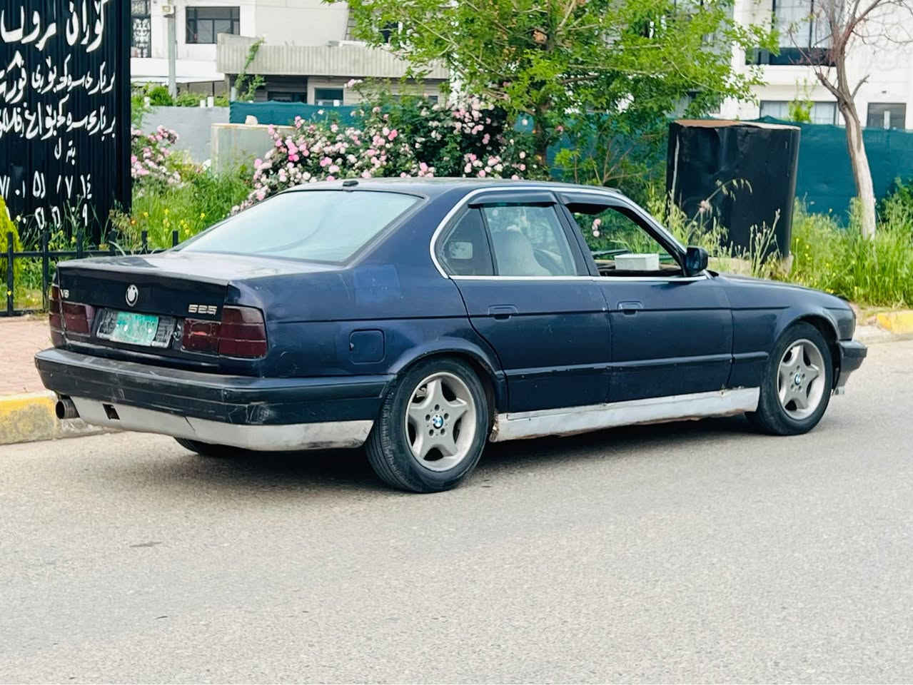 سه ره تا به ناوي خوا ي گه وره و ميهيره بان bmw بؤ فرؤشتن مه كينه ي 520گير عادي گيرو مه كينه ي به شه رت سه ياره كه مالي دؤسته گؤرينه وه ش ئه كه م به شتيك به دلم بيت نرخي 15مه جاليكي كه م سه ياره كه سه نه ويه شوين چه م چه مال  ژماره ***********وه تسئاپي له سه ره شمشمل, السليمانية
