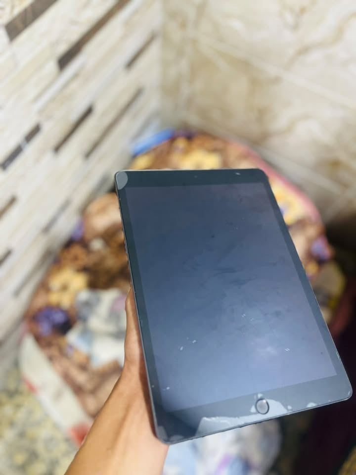 سلام عليكم من رخصت الادمن ايباد آيفون ٩ آخو الجديد مستخدم 3 اشهر نضافته حيل حلوه كلشي ممبدل بي بصمه شغاله السعر 300 وبي مجال مكاني رمادي التئميم هاذ رقمي بي واتساب ***********
