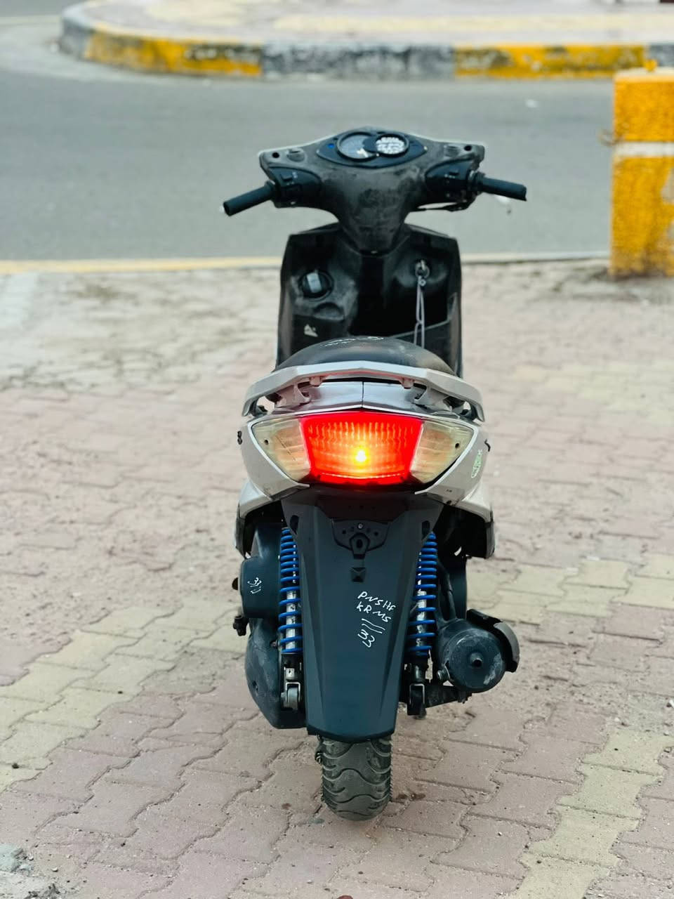 سلام عليكم للبيع دراجه سكنس  فحل ياباني الأصلي قبق نفخ ستان كهربائي دراجه جديده مال رمبه مكينه  اذا برغي مفتوح ترجع بعد الاصلي نوزل خطين  اوراق كامله دراجه جديده مال رمبه مكفوله كفاله عامه شلعه معدل خير من الله شرط علفحص اذه مفتوحه ترجع مكان بغداد الكرخ الصالحيه السعر 750  وبيهه  مجال مستعجل على بيعتهه والاستفسار ***********
