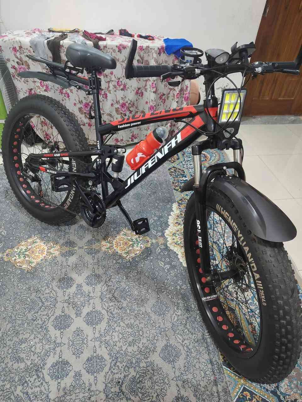 السلام عليكم حجم ٢٦ دبابه يتحمل اوزان عاليه حيل نظيف مستعمل اسبوع فقط العكرب والبريكات ماركه شيمانو سرج طبي دبل امامي وخلفي حيل مريح بالسياقه وخفيف قيم بل يرظي الله واكو توصيل ***********
***********
