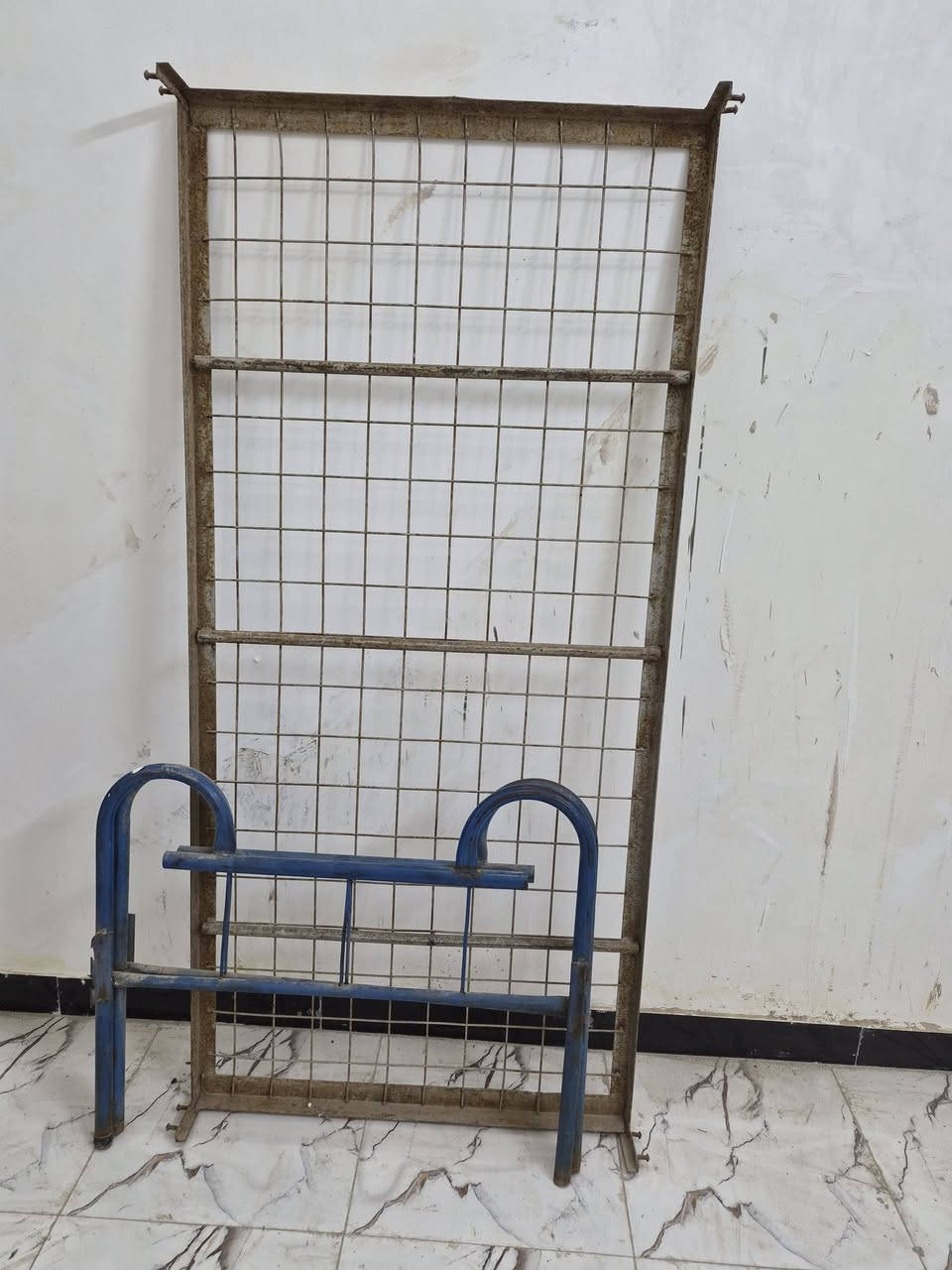 ■■مرحبا....عندي غراض للبيع ■■
■ميز المنيوم السعر 200الف الميز بي بس باب خالع 
■مروحة سقفية سعر 15الف وبي مجال 
■تعلاكة خشب حطاطة سعر 20الف وبي مجال 
■منشر هدوم سعر15الف وبي مجاى 
■دوشك ضغط عالي سعر 19الف وبي مجال والدوشك جديد 
■جرباية حديد سعر 15الف وبيهة مجال


**إذا كنت صاحب هذا الإعلان وتريد حذفه لأي سبب، رجاءا أرسل رسالة إلى الدعم الفني**