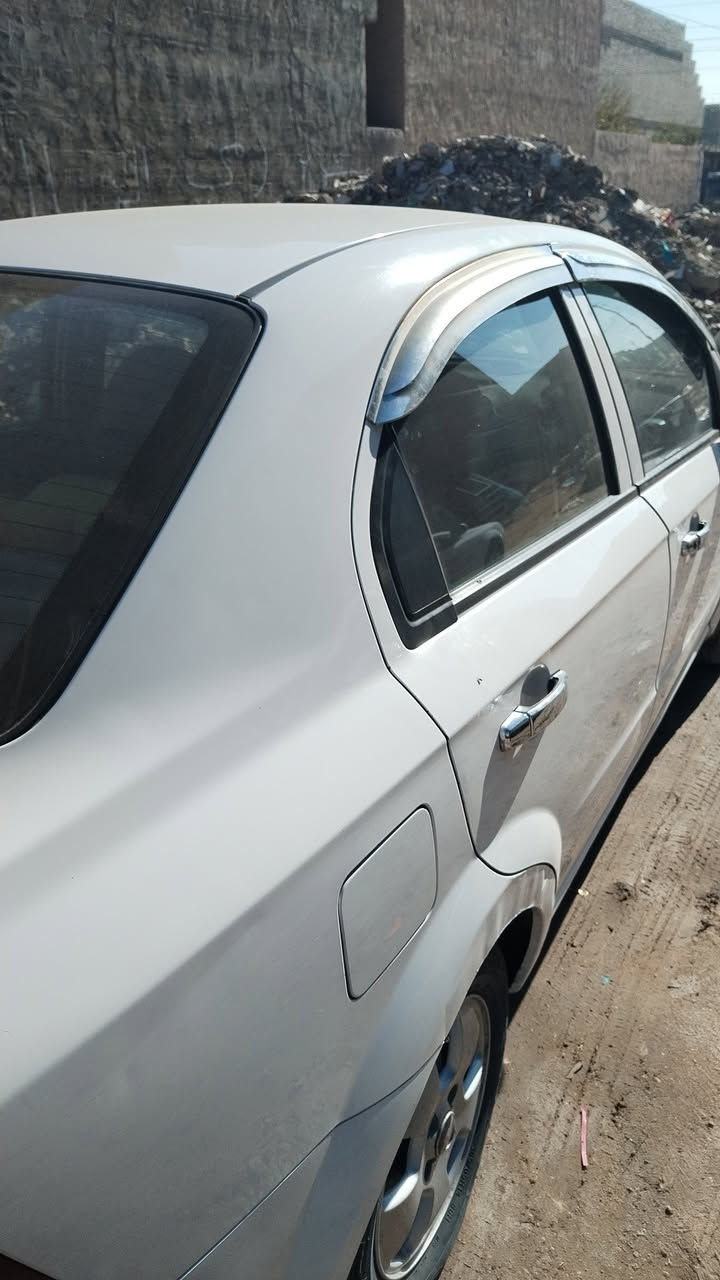 افيو 2009 مفتوح الشركة العامة خليجية اوتماتيك 
بيها صبغ قطعتين مثل ما موضح بالصور ومكينة بيها تبخير فقط المكينة تتدفئة تبريد ثلج 
بأسمي مكاني بغداد الكرخ 
السعر 64 وبيها مجال
***********
