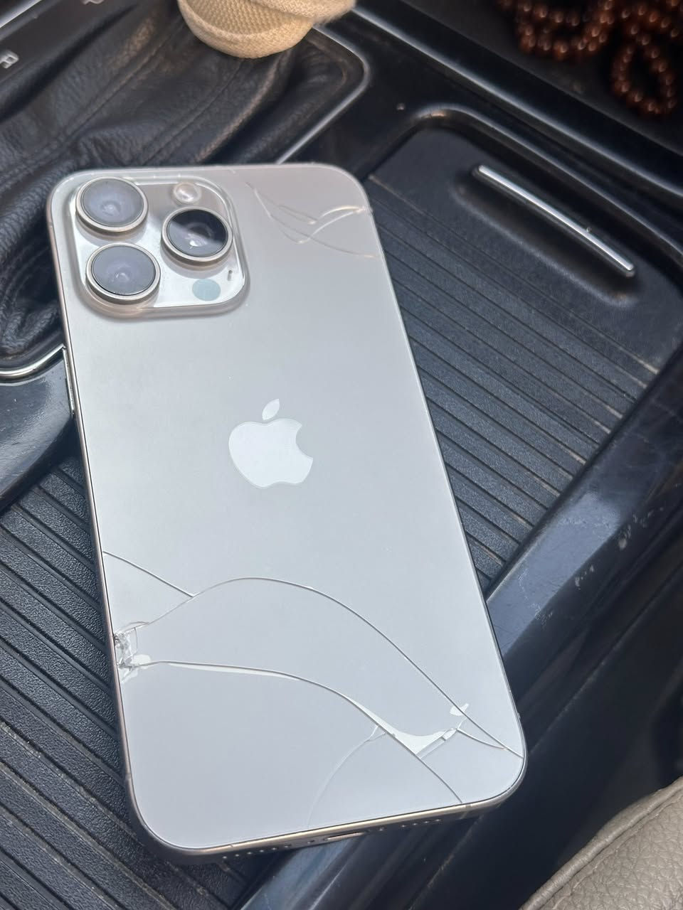 السلام عليكم

iPhone 15  pro max  256g تيتانيوم
بطارية 90
دبل شريحة
مبدل شاشة ومفطور الضهر فقط 
كارتون واغراض كاملة 
المكان موصل
السعر 575 
***********
