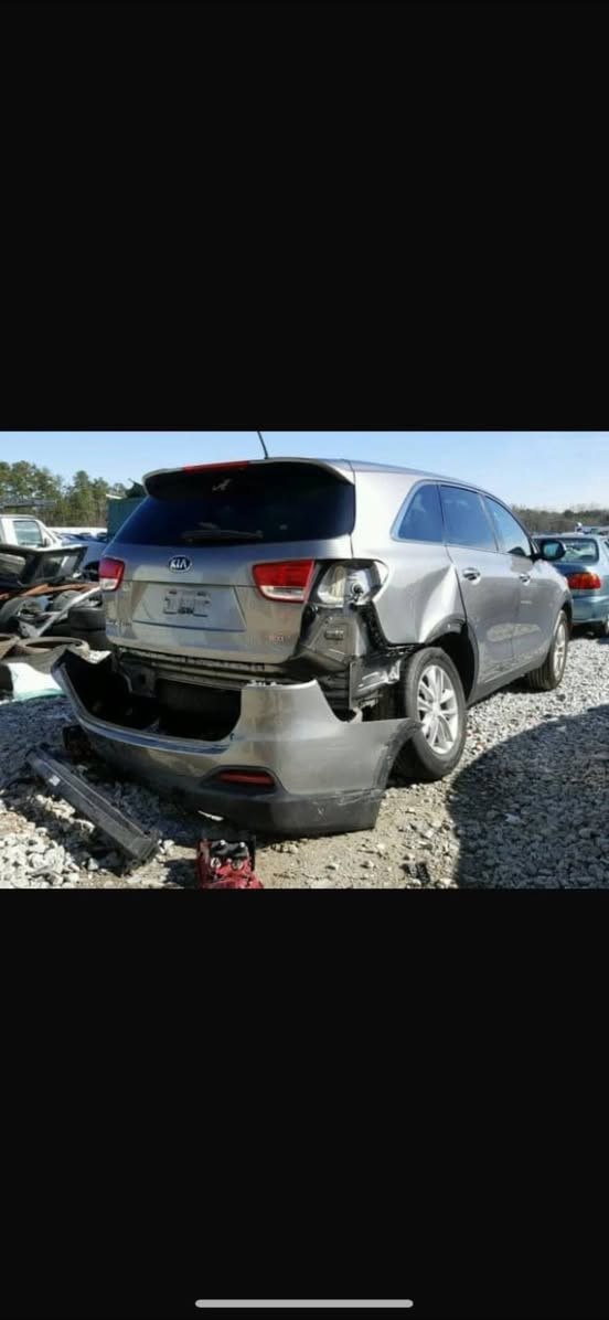 سلام عليكم كيا سورنتو لبيع موديل ٢٠١٦ وارد المريكي بسمي سياره جديد مكينه ٢٤٠٠ سعر١٦٠ وبها مجال مكاني الشعب ***********
