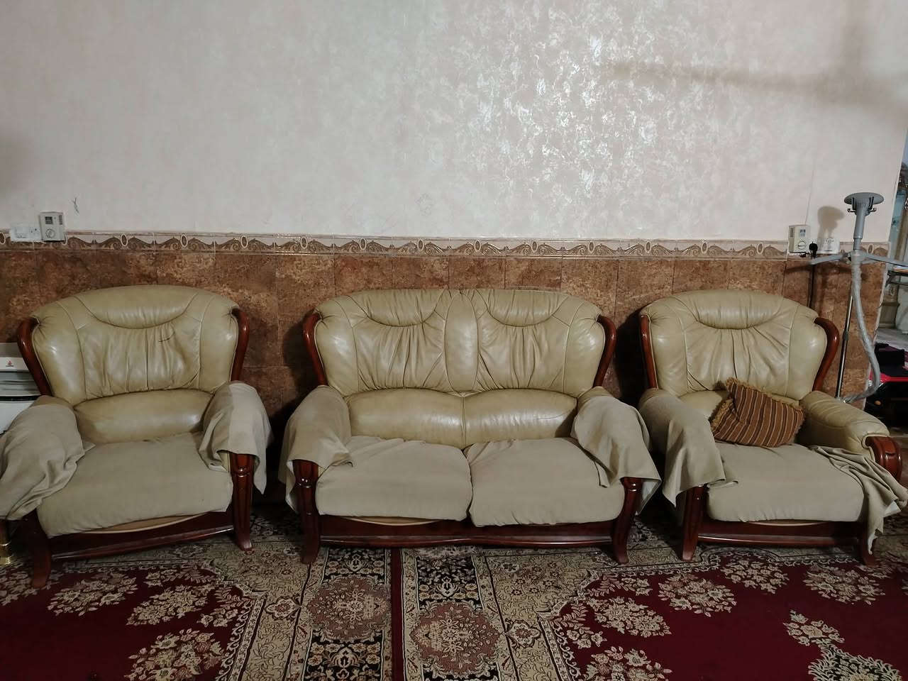 #للبيع 
اغراض بيت كوفة حي المتنبي
سبلت كنتوري
مبردات كونفيرا احجام مختلفة
تخم قنفات 
جهاز رياضة
منظم فولتية يرفع الفولتية الى 220فولت تحمله 3000
ثريات وحدة كبيرة واربع ثريات جداريات
***********
#الجميع
