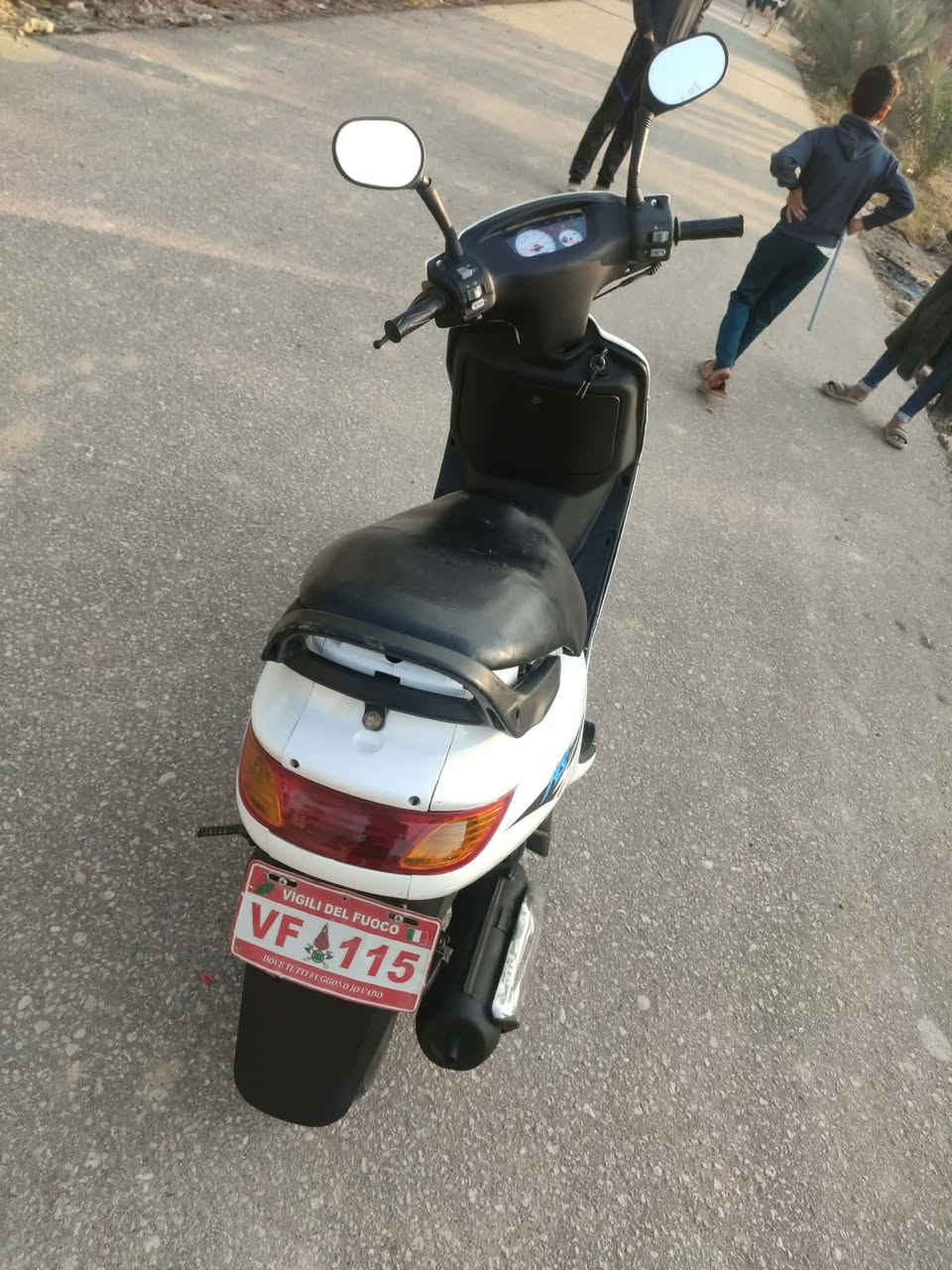 السلام عليكم دراجه للبيع فراشه كرستال ياباني الاصلي الدراجه مختمه صارله خمس اشهر طلعته من الوكيل دراجه كارتونه كلشي شغال بيه كامله للخير السعر٣٥٠ وبيه مجال متوازي علا افلوس بيع مستعجل مكاني بلقاسم ***********
