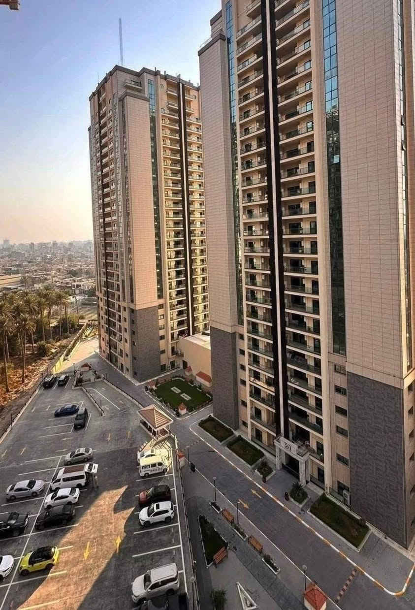 🏡 فرصة مميزة للتملك في مجمع رويال ستي الملكي🛑

💰 السعر: 350 مليون دينار فقط

شقة راقية للبيع بمساحة 198 م² في أحد أرقى المجمعات السكنية، تتميز بموقعها في الطابق السابع وإطلالة مفتوحة وجميلة على منطقة المنصور.

🔹 تفاصيل الشقة:
• 3 غرف نوم
• صالة واسعة ومريحة
• مطبخ عملي
• بالكونة بإطلالة مميزة
• غرفة لوندري

✨ المميزات:
✅ جاهزة للسكن فوراً
✅ تهوية ممتازة وإضاءة طبيعية طوال اليوم
✅ موقع هادئ وآمن داخل المجمع
✅ مناسبة للسكن العائلي أو كفرصة استثمارية ناجحة

📞 للاستفسار والحجز:
***********

🌟 اجمع بين الفخامة والراحة في موقع مميز يلبي جميع احتياجاتك.
