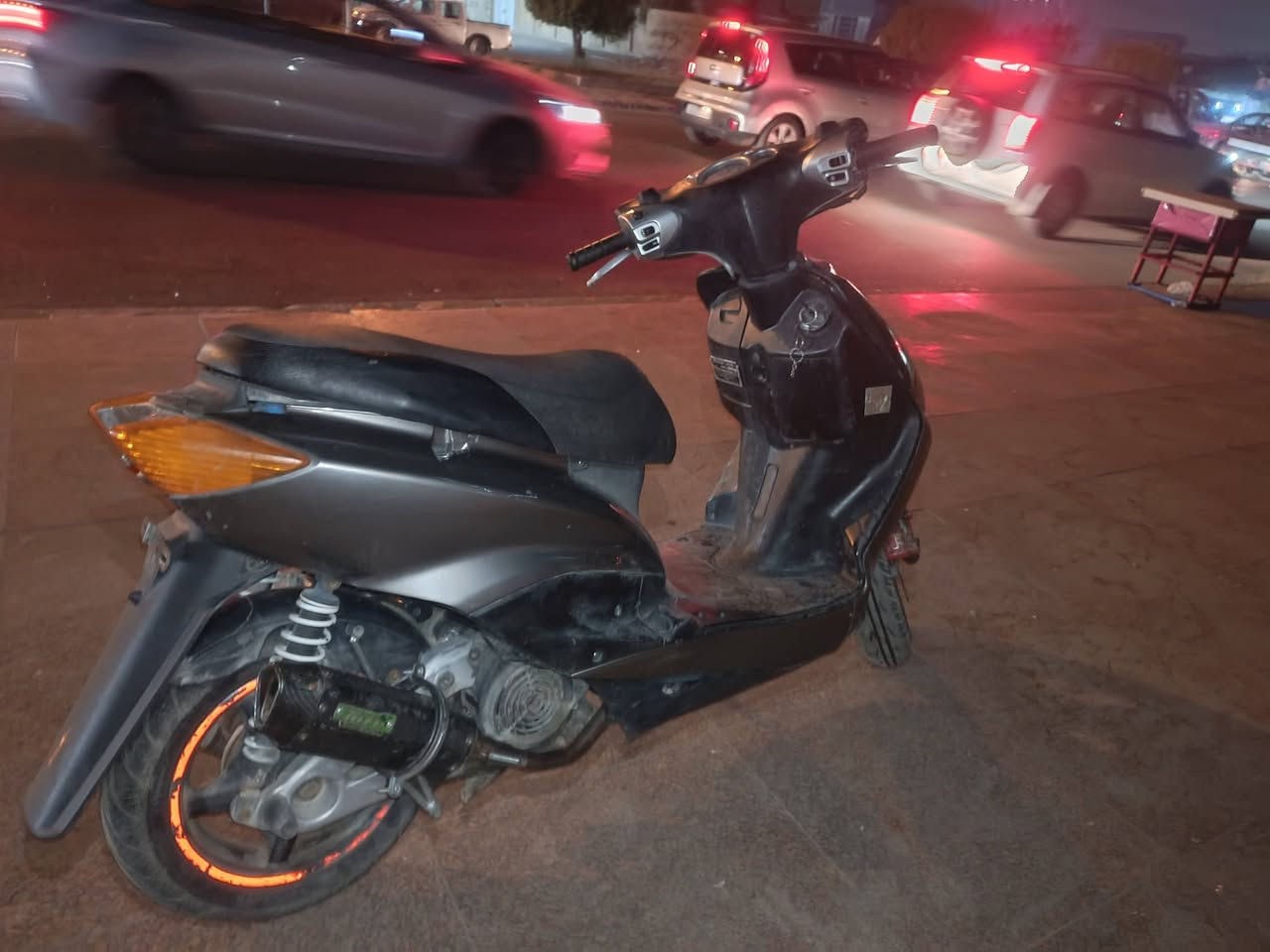 للبيع او مراوس شعندك نزل
دراجه سكنس نثيه شلعه ومعدل
دراجه رزنه نقوصاتها قبق هندر وسبادر وماصده الخلفيه فقط
دراجه نكره سلف ما توكفك بشارع
عنواني بغداد الحريه 
رقمي ***********
