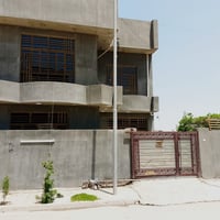 بيت طابو صرف في منطقه التصنيع  300 م  بناء 302  وحديقه 100 عازله يتكون...