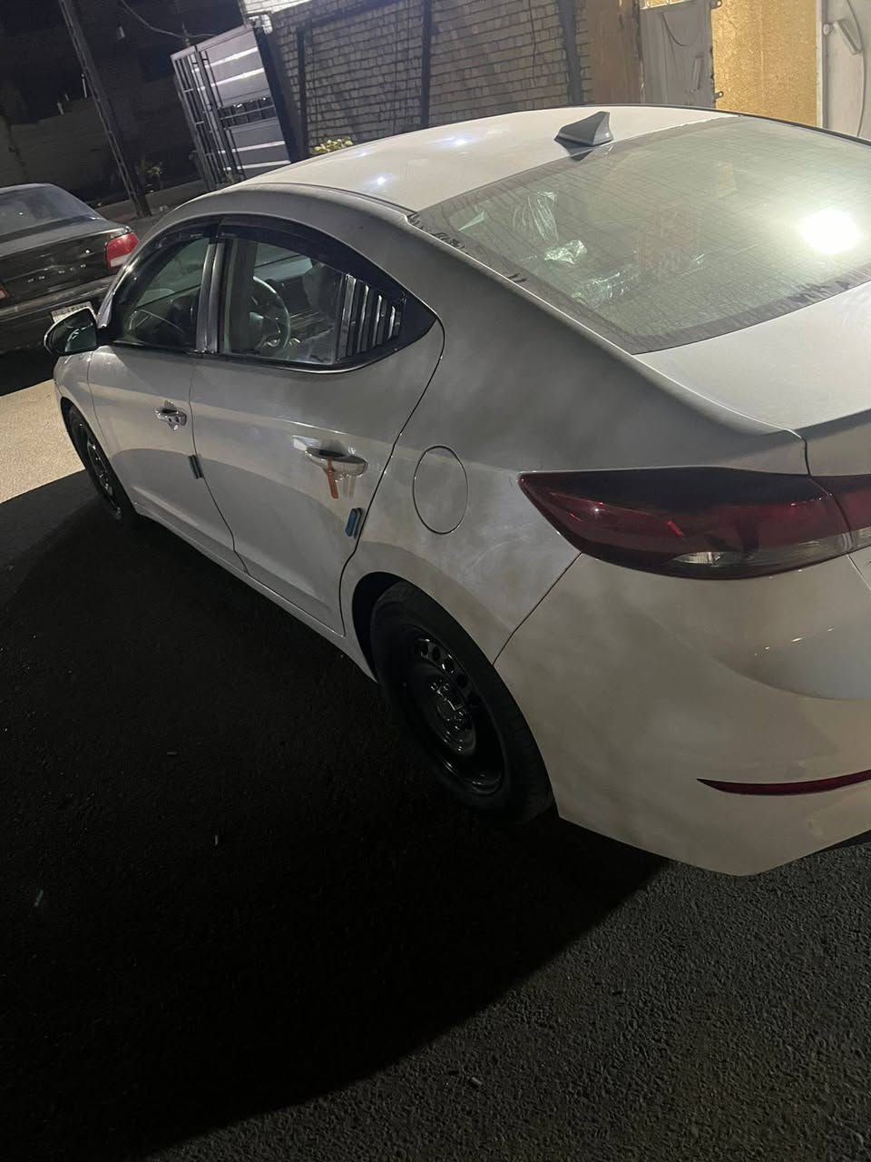 السلام عليكم النترا 2017وراد امريكي ماشيه 140حقيقي كامل مواصفات رقم بابل ب اسمي السياره تحويل ثاني يوم  صور الحادث مرفوقه ويه الصور السعر 120وبيه مجال مكاني بغداد المحموديه***********
