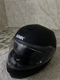 خوذه دراجه اصليه  مصار شهر من اخذته ب 75 هس ابيعه ب 50 للتواصل 0781975...