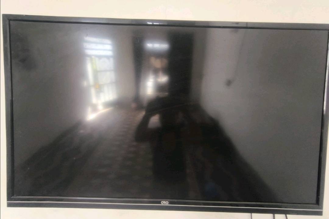 شاشة بلازمة "ORO" حجم 42 بوصة نظيفة وشغالة