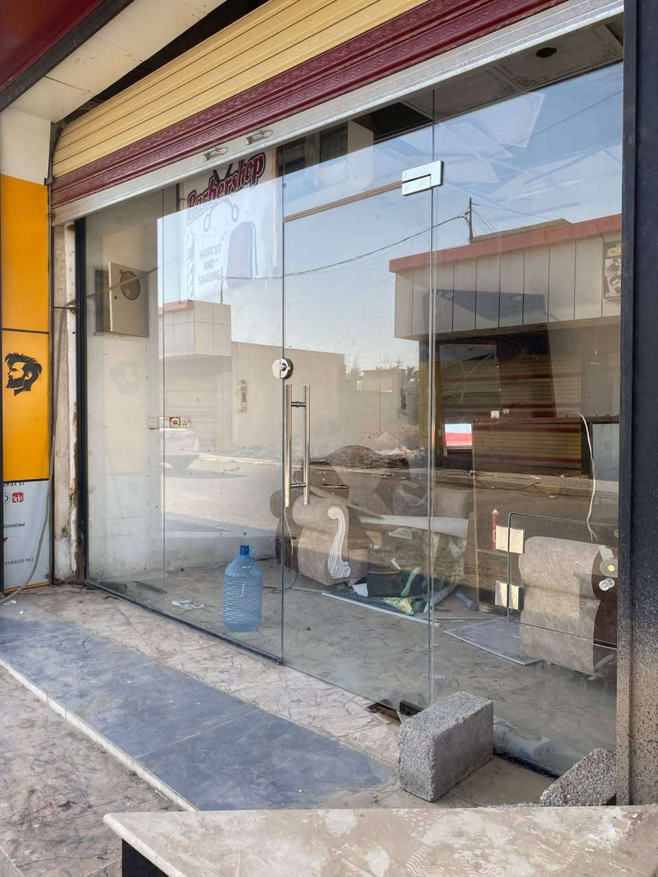 جامخانه حراري.  للبيع 
الطول 2متر و 90سم 
العرض 4متر. و 25سم 
السمك  12ملم   
للاتصال ***********
