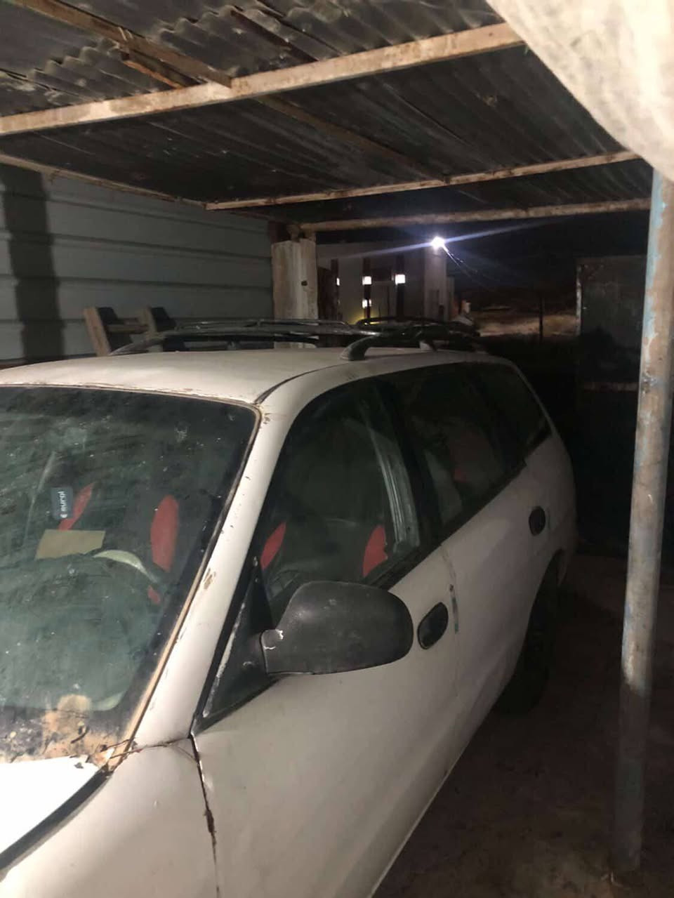 من رخصة صاحب الصفحه سياره دايو نوبرا ستيشن لبيع موديل 99 لون ابيض كير عادي محرك مسكر 1600غراض تبريد كامله  مجفت جديد  رقم انبار سنويه 28 السعر 20 ورقه وبيها مجال بسيط مكان سياره صلاح الدين  رقم موبايل ***********
