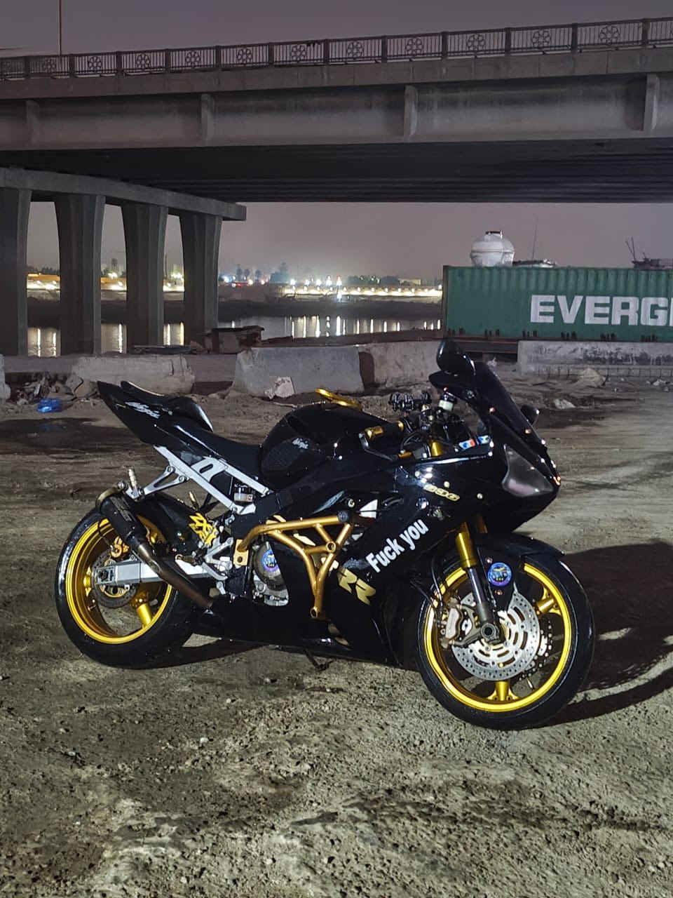 سلام عليكم دراجه كاوسكي للبيع  الدراجه ايشي ما ناقصه كلشي شغال بيه الدراجه جديده   وحلوه دراجه عليه مكينه كلش قويه حجم المكينه 663 الدراجه جديده معنه الكلمه مكفوله  الدراجه  وعليه نصبه احله من الصور  مكاني بغداد الدوره  السعر 30الستفسار رقمي ***********
