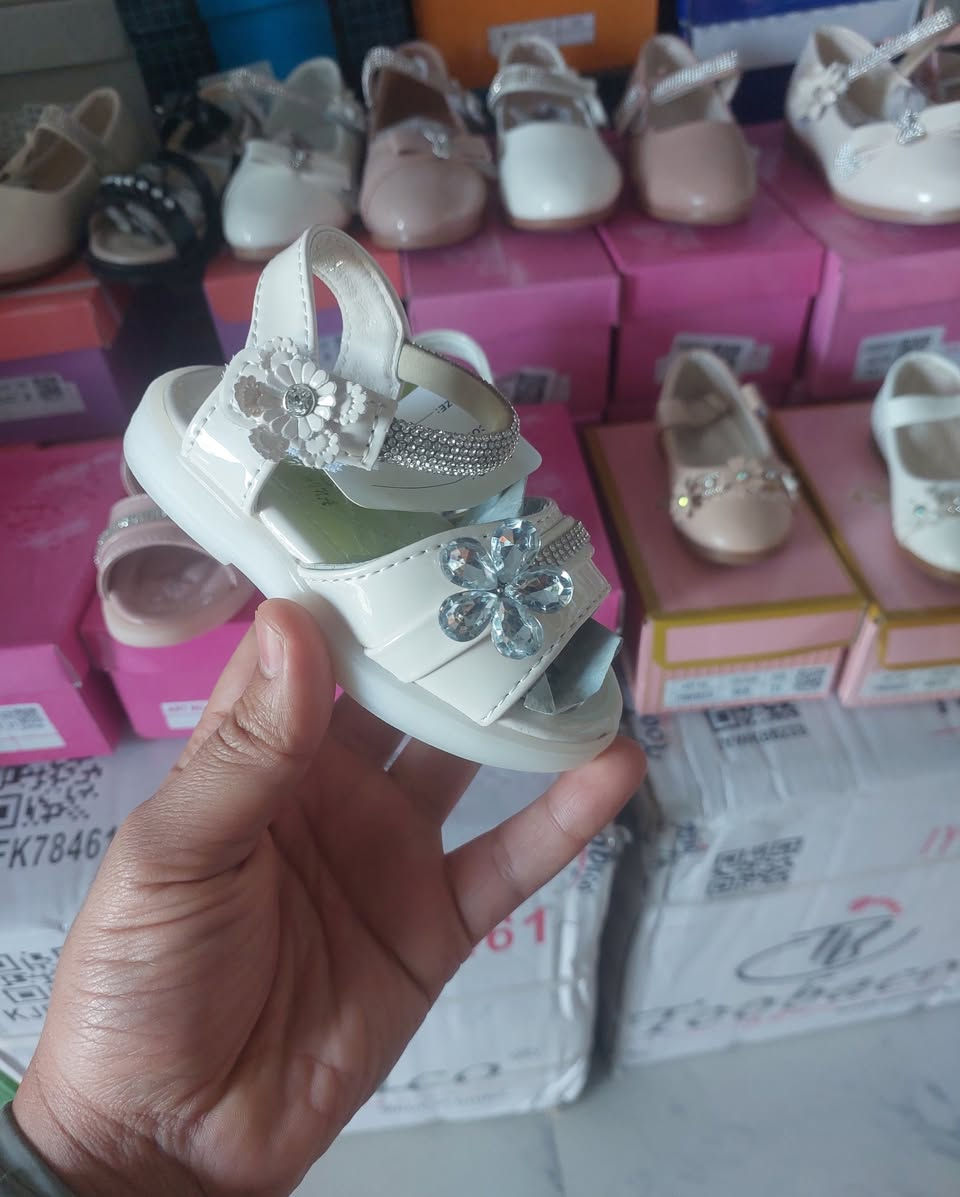 ✨👟 جديد ومتوفر الآن 👟✨
توفرت في محل كرار باجي
صنادل 👧👦 للطفلة والطفل
بناتي وأولادي
📏 القياسات من 21 لحد 36
🎨 الألوان موضحة بالصور
💎 جودة عالية
🪶 وزن ريشة وخفيفة باللبس – راحة طول اليوم
📍 العنوان: الكوت – حي الزهراء قرب مركز الخلود
أسرعوا قبل نفاذ الكمية 🔥
دللوا أطفالكم بأجمل وأريح صنادل 💕

 #تفاعلكم_يساعدنا_على_الاستمرار #الشعب_الصيني_ماله_حل😂😂 #تابعوا_لتستمتعوا #واسط #صعدوني_اكسبلور_لاتنسئ_الايك_والمتابعه_احبكم_💋💋👌 #مابيه_حيل_اخلي_هاشتاكات #لايك__explore___ #تخفيضات #سليبرات_نسائية #أحذية_نسائية #صعدوني #اضافه #ترانشوز_نسائي


**إذا كنت صاحب هذا الإعلان وتريد حذفه لأي سبب، رجاءا أرسل رسالة إلى الدعم الفني**