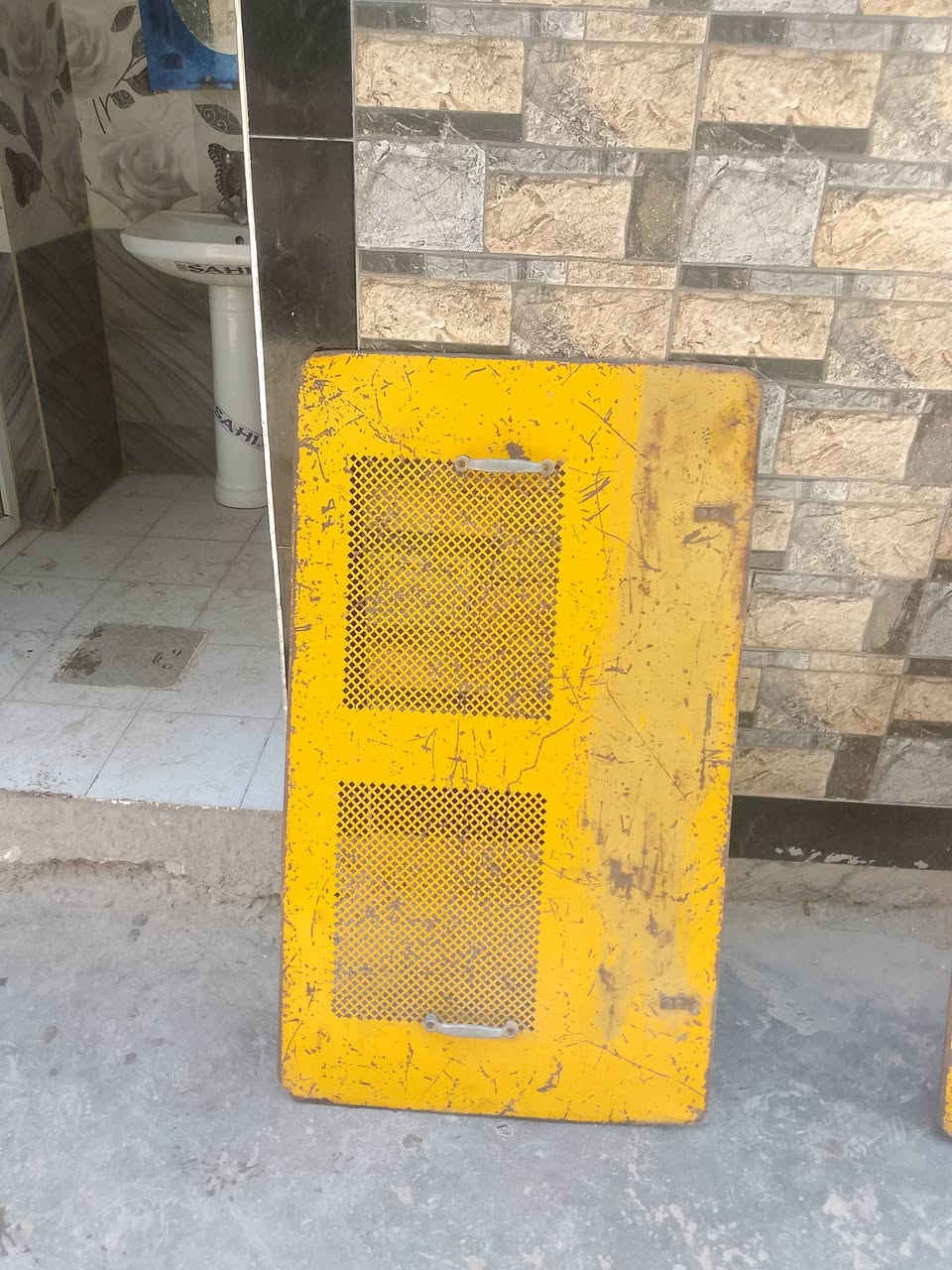 ***********
