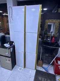 غراض محل حلاقة للبيع نسبة نضافتهم ٩٥ بالمية كراسي قاعدة مربعة ومرايات ...