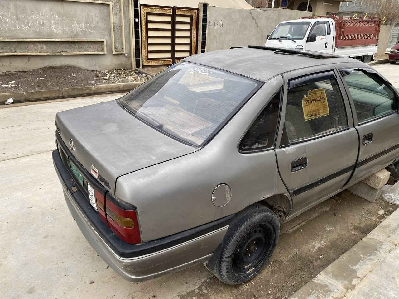 السلام عليكم
فكترا 20 موديل 93  رقم نينوى اخضر سنويا بيضه صاحبها الشرعي متوفي
ابيع ع حادثها كوم حديد 
غير متواجد ع فيس اتصل ع رقم

***********

***********
