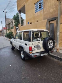 سياره للبيع لاندكروز. 2013 بانزين كير عادي رقم البصره  07705556167