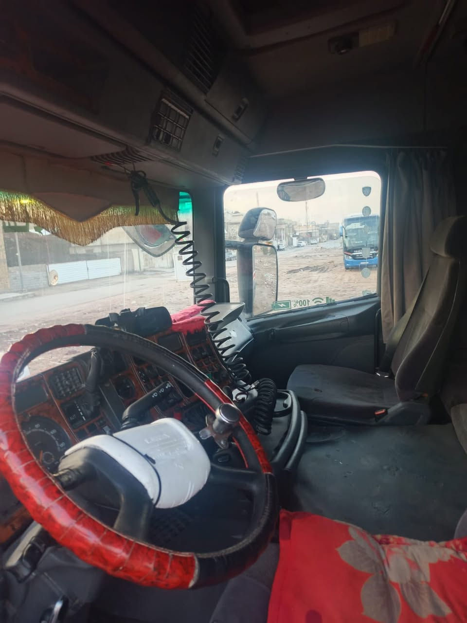 سكانيه ٢٠٠٣ سياره جديده كله عل لبلاد مكفوله 
مكين ٨ انجكتر كير كوبره تبريد تفئه رقم شمالي بسم شركه مكلف بل نشر *********** مكان بصره
