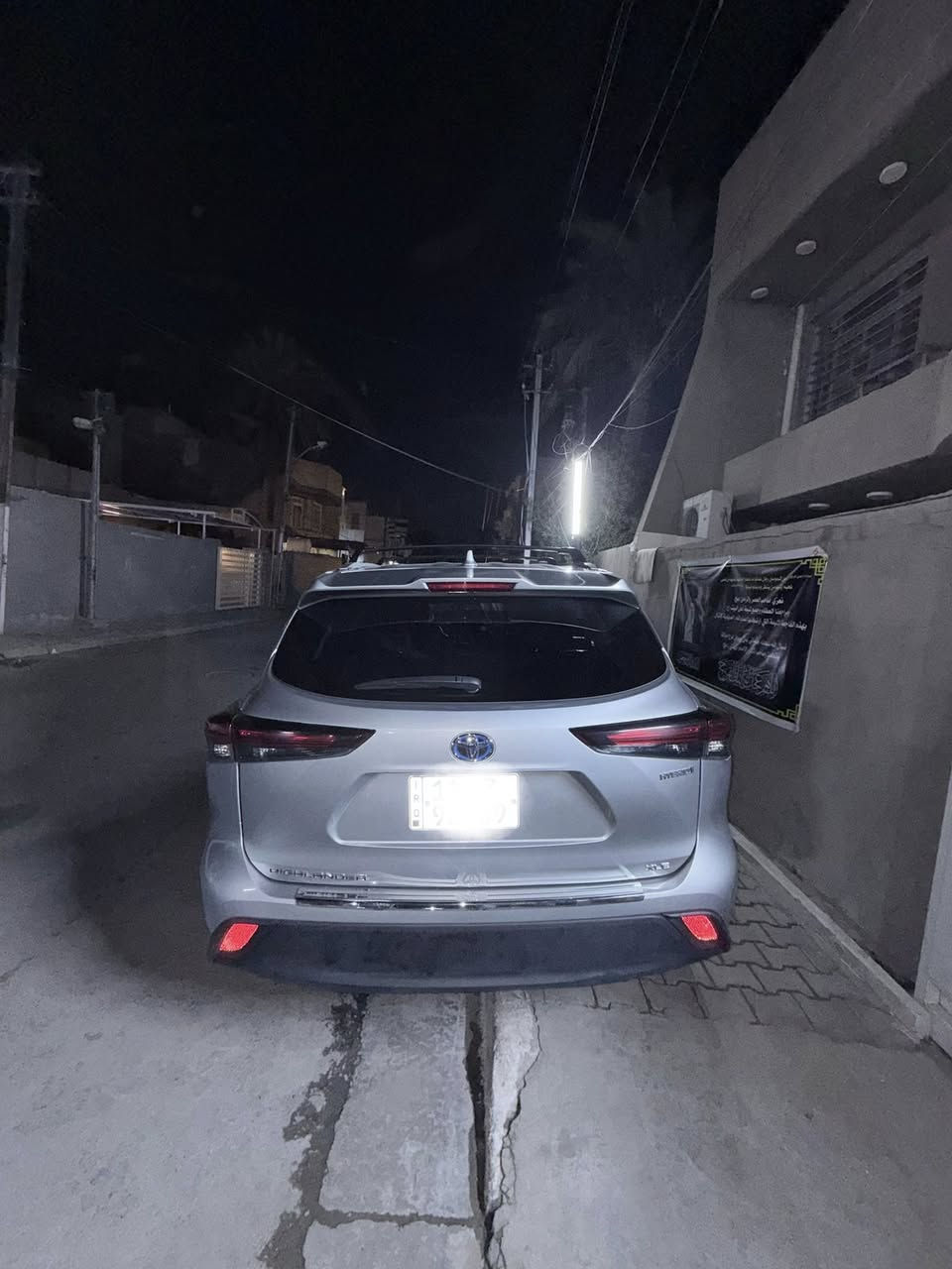 سلام عليكم من رخصه اداره الكروب
هايلندر هايبرد وارد امريكي 2024 XLE
رقم بغداد  اب اسمي 
ماشيه 24.500ميل
مكينة هجينه 2500تنفس طبيعي
السعر 283 ورقة بيها شوفه 
الرقم *********** مكاني بغداد
