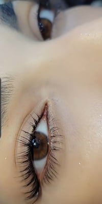 عرض خاص تركيب رموش ١٥ خلال عرض خلال أسبوع للطلب والاستفسار 07511384768
