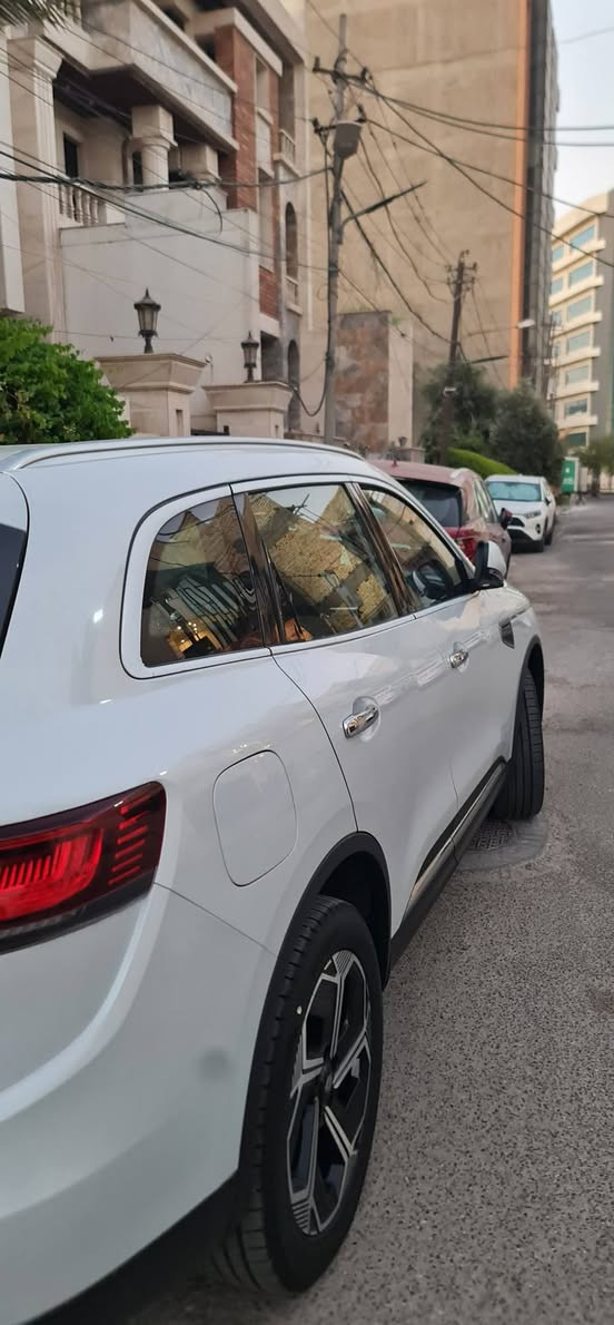 السلام عليكم عندي سياره رينو كوليوس 2025 زيرو اللون ابيض باسمي رقم بغداد معروضه للبيع .طبعا موصفات فول  لمعرفة السعر والجاد بالشراء يتصل على الرقم *********** عنواني بغداد الكراده .
