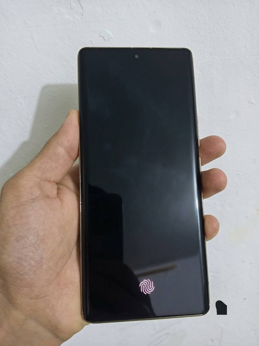للبيع أو أمراوس Infinix NOTE 40 Pro 5G مكفول  

مواصفاته معروفه شاشه منحنيه 120هرتز ببجي60 فريم

كامرة 108MP بطارية 5000الاف + شحن 100W خارق 

الحالة: فقط شويه تراب بلكامره الاماميه بس عادي واضحه و كلشي ما أماثر عليها مكفول كشي ما أمبدل بي 
السعر: 200 الف وبي مجال قليل \المكان بغداد ابو غريب وهاذه رقمي ‪***********‬‏ بي واتساب / توصيل ماعندي ❌
